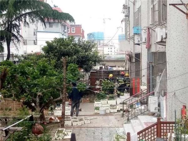 突發(fā)！青島一居民樓發(fā)生爆燃！已造1人死亡，7人受傷！3公里外有震感…