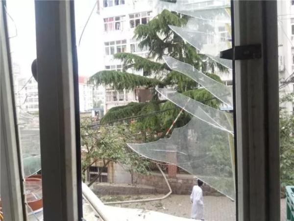 突發(fā)！青島一居民樓發(fā)生爆燃！已造1人死亡，7人受傷！3公里外有震感…