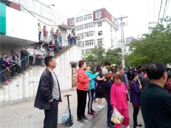 突發(fā)！青島一居民樓發(fā)生爆燃！已造1人死亡，7人受傷！3公里外有震感…