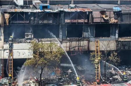 煤氣罐有沒忘關(guān)閥門？ 爆燃事故給餐館沉重警示