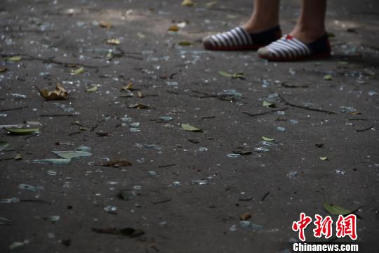 圖為煤氣爆燃民房。 朱柳融 攝