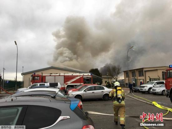  當(dāng)?shù)貢r間12月12日，奧地利鮑姆加騰一座大型天然氣站發(fā)生爆炸，數(shù)人受傷。